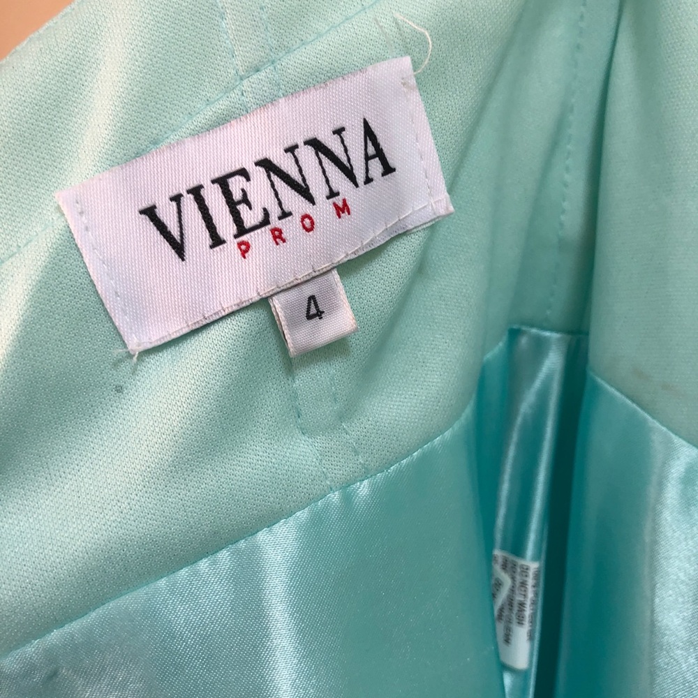 Vienna Gown - Picture 6 of 6